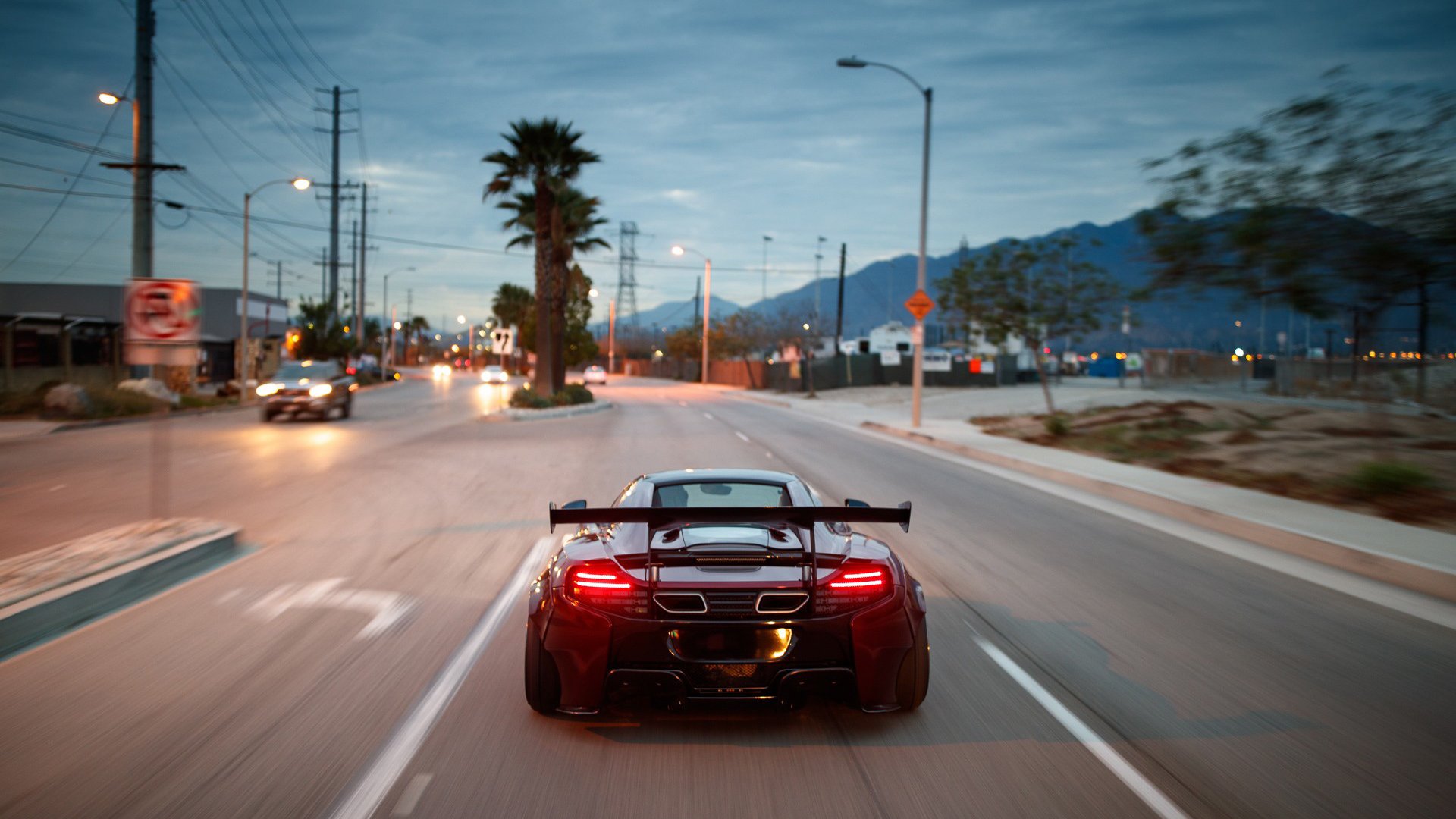 爱游戏娱乐-纪录之夜：欧冠最年轻与最老球员纪录揭晓，欧冠最年轻进球