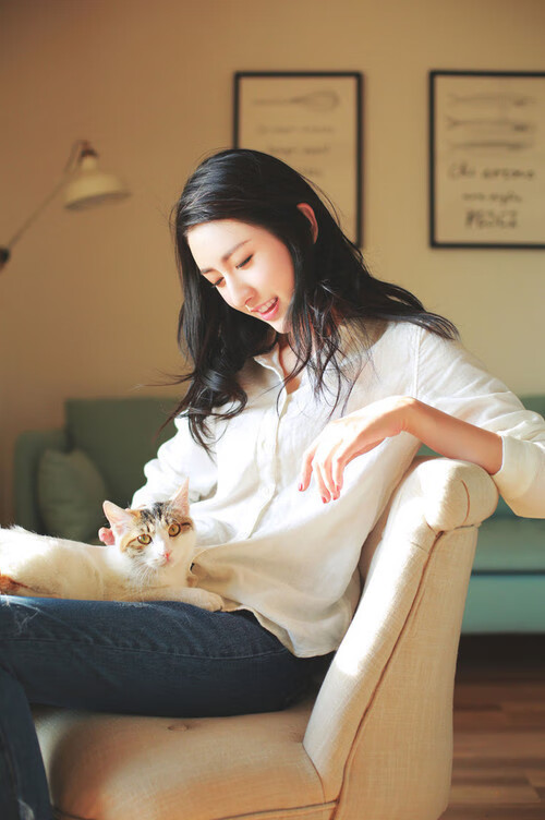 AYX体育官网-实力强队相继晋级，欧冠争霸脉脉，topps 欧冠