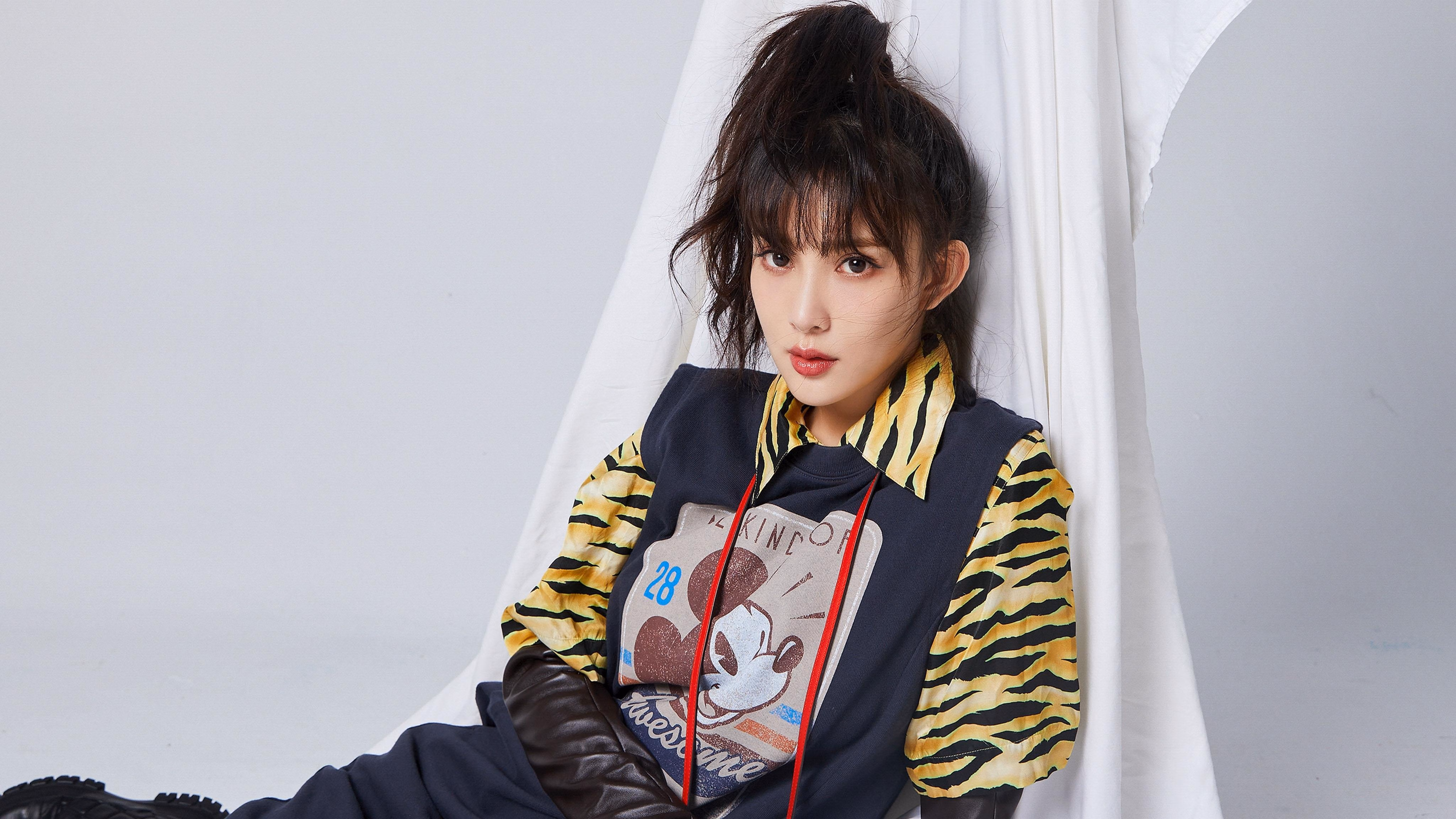 爱游戏体育平台-热火球队拍摄新赛季宣传片展现拼搏精神，热火球队人员名单